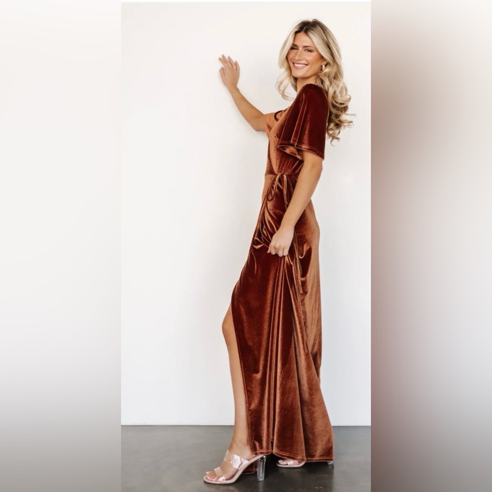 Baltic Born Meghan Velvet Wrap Maxi Dress
Spice Color Size 3XL - Picture 4 of 7